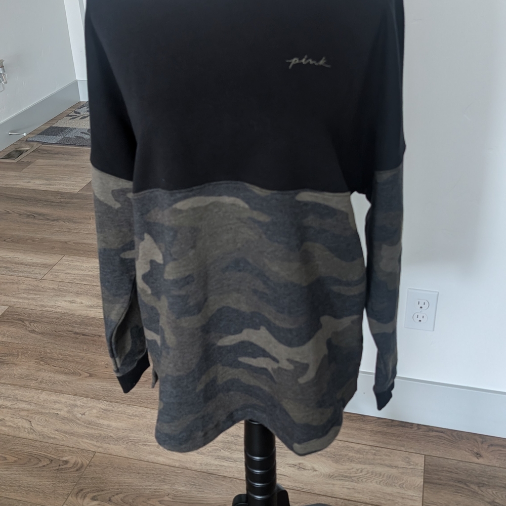 PINK Victoria's Secret Black and Camouflage Men's Sweater - Picture 8 of 13